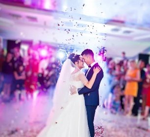 DJ für Hochzeit - Brautpaar auf Tanzfläche